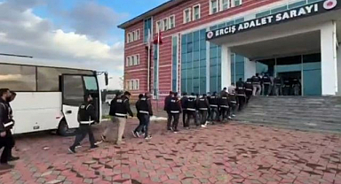 37 adrese eş zamanlı baskın! Çok sayıda silah ele geçirildi