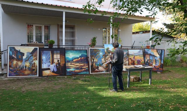 55 yıllık resim tutkusuyla evini sanat galerisine dönüştürdü