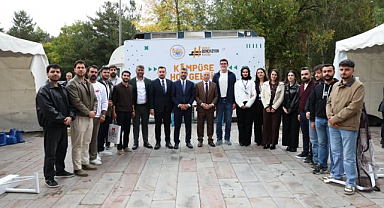 AK Parti heyetinden üniversite kampüsünde gençlerle buluşma