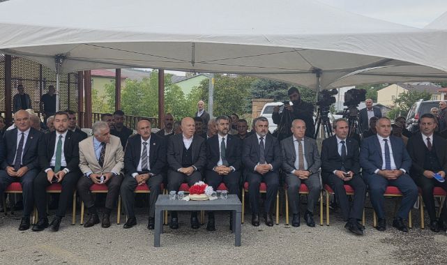 AK Parti’ye geçen Şenkaya'da toplu açılış