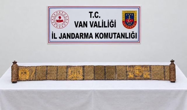 Altın yaldızlı Tevrat ele geçirildi