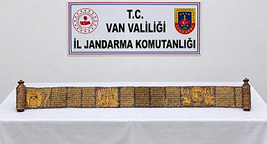 Altın yaldızlı Tevrat ele geçirildi