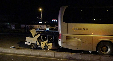 Arızalı otobüse otomobil çarptı: 3 yaralı