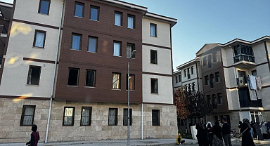 Bir apartmanı ayaklandıran yangın!
