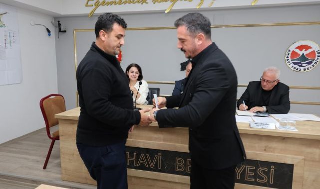 Bulduğu altını sahibine teslim eden belediye çalışanına ödül