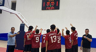 Çocuklardan voleybol şampiyonasında büyük başarı