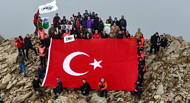 Cumhuriyet Bayramı için zirveye Türk bayrağıyla çıktılar!