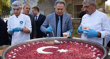 Dayanışma ve paylaşma ruhu aşureyle buluştu