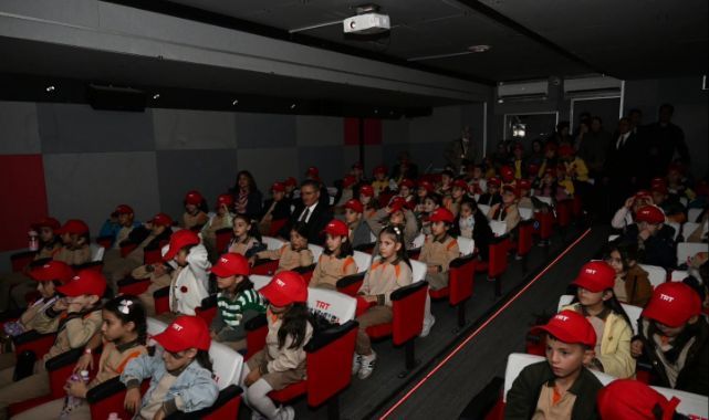 Erzurum'da binlerce çocuk sinemayla buluştu