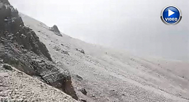 Erzurum'da Çakmak Dağı'na ilk kar yağdı