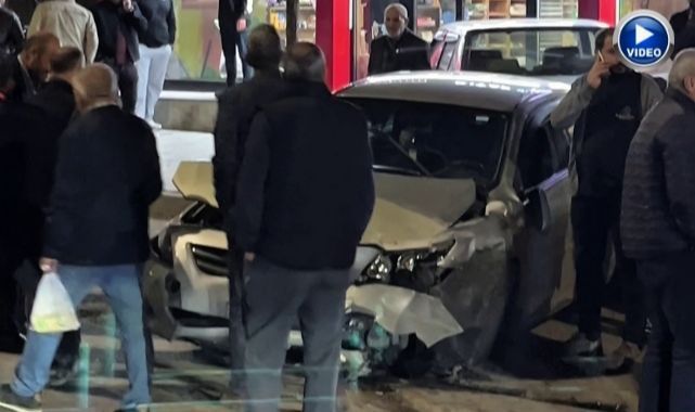 Erzurum'da feci kaza! Direksiyonu kilitlenen araç 3 otomobili birbirine kattı!