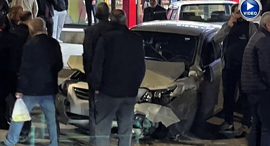 Erzurum'da feci kaza! Direksiyonu kilitlenen araç 3 otomobili birbirine kattı!