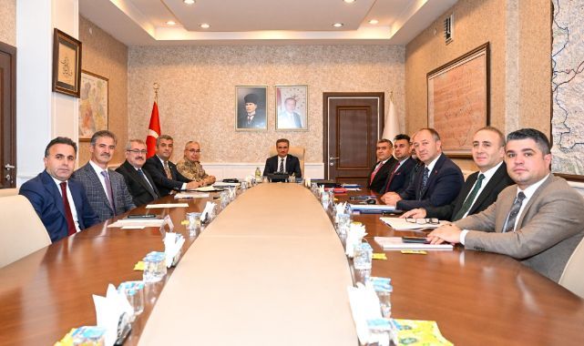 Erzurum’da gençlerin sosyal medya kullanımı masaya yatırıldı