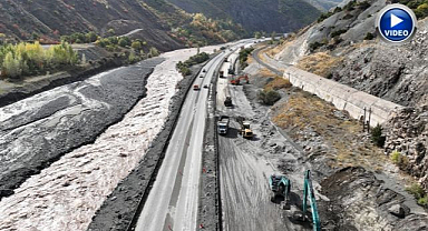 Erzurum-Erzincan kara yolundaki heyelanın boyutu dronla görüntülendi