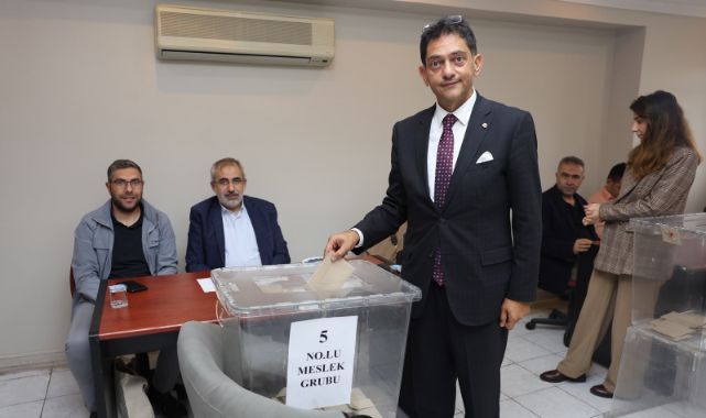 Erzurum Ticaret Borsası'nda Hakan Oral güven tazeledi