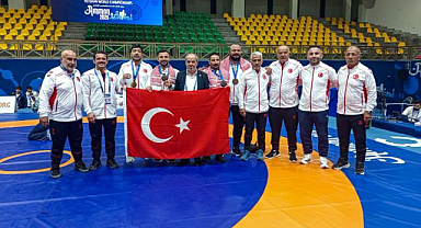 Genç güreşçilerden dünya şampiyonasında 4 madalya   