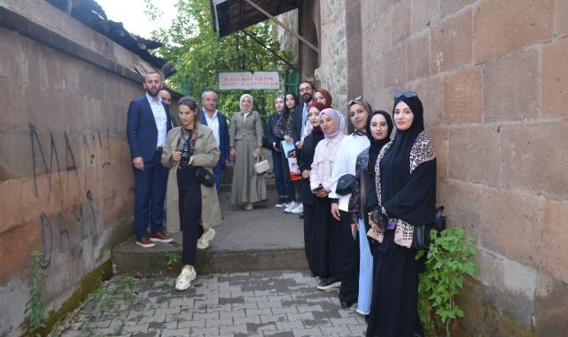 Genç kalemler tarihi mekanları gezdi