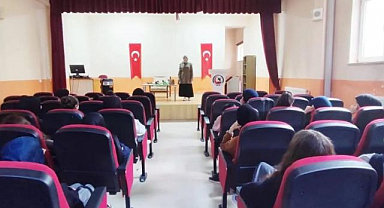 Gençlere aile ahlakı anlatıldı