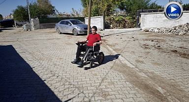 Hayalindeki özgürlüğe akülü sandalyesiyle kavuştu