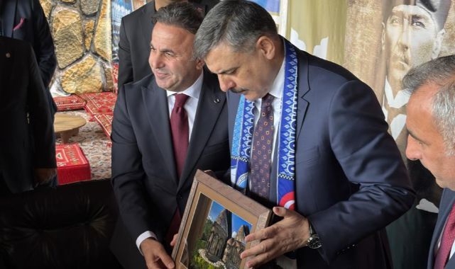 İçişleri Bakanı Çiftçi Dadaşlarla hasret giderdi