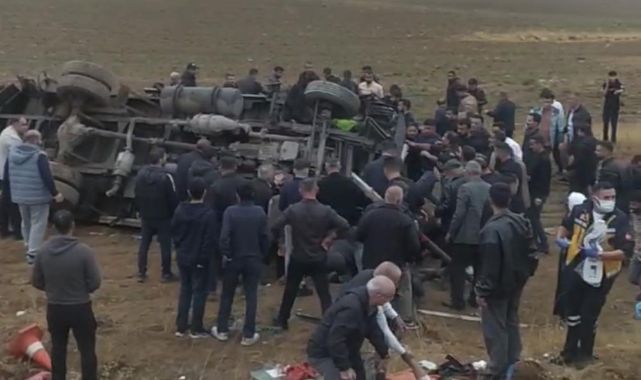 İki ayrı trafik kazasında 9 kişi yaralandı