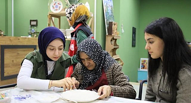 İki kuşak sanat etkinliğinde buluştu