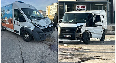 İki minibüs çarpıştı! Ekipler harekete geçti