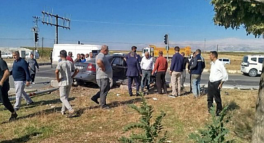 İki otomobil çarpıştı: 3 yaralı