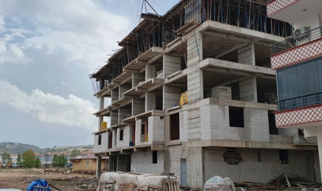 İnşaatta bir anlık dikkatsizlik ağır yaraladı