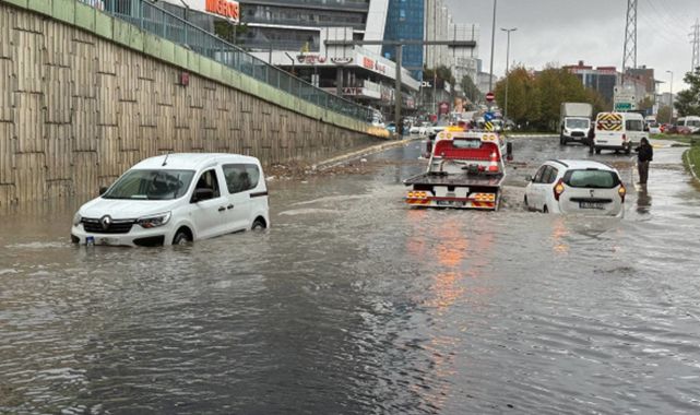 İstanbul'da felaket gecesi: 1 can kaybı, 2 bin 518 ihbar