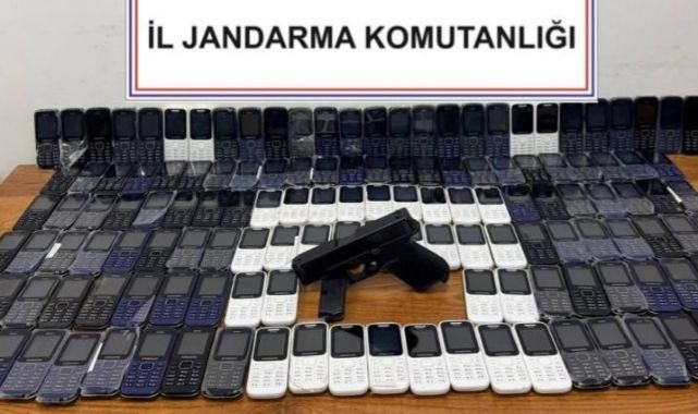 Kaçak cep telefonları ele geçirildi