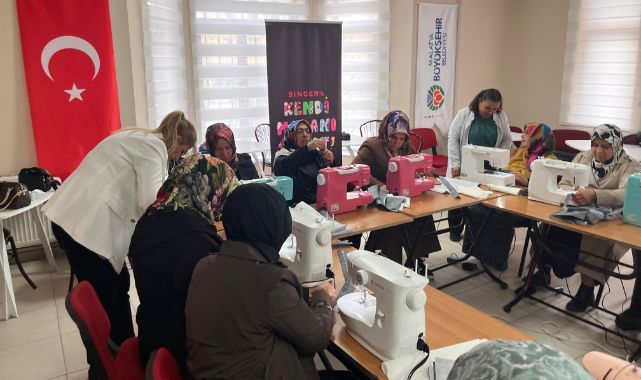 Kadınlar dikiş makinelerinin başına geçti