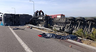 Katliam gibi kaza! Tur otobüsü ile tır çarpıştı