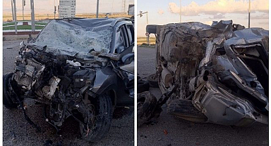 Kavşakta feci kaza! Minibüs ile otomobil çarpıştı