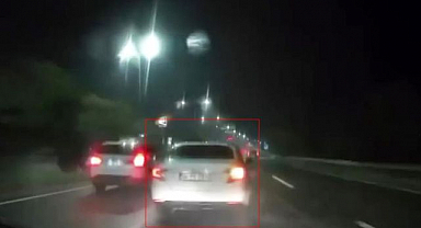 Kaygan yolda makas atan sürücü kamerada!