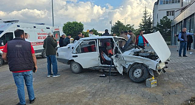 Korkutan kaza! Araçlar hurdaya döndü