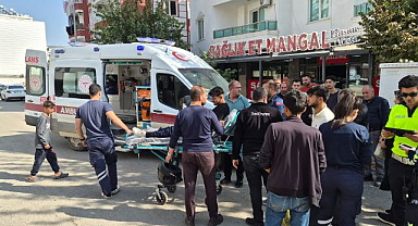 Korkutan kaza! Otomobil ile motosiklet çarpıştı