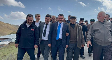 Köylerde beton yol çalışmaları sürüyor