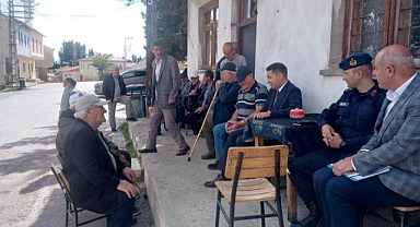 Köylerde vatandaşların taleplerini dinledi