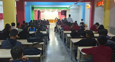 Liseli gençler ‘Güzel ahlak’ konferansında buluştu