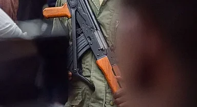 Mezun olduğu okula kurşun yağdırdı!