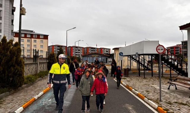 Miniklere trafik dersi...