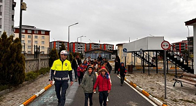 Miniklere trafik dersi...
