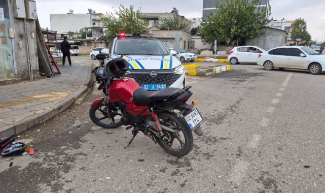 Motosikletle otomobil çarpıştı, kaza sonrası sürücüden şaşırtan karar