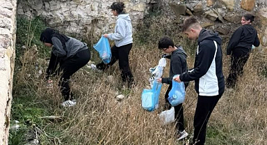 Öğrenciler kalenin çevresini temizledi