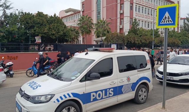 Ortaokulda kız öğrenci sınıf arkadaşını bıçakladı! 