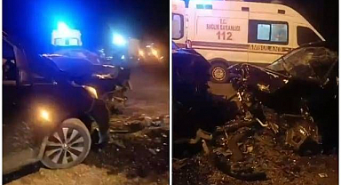 Otomobil ile hafif ticari araç kafa kafaya çarpıştı