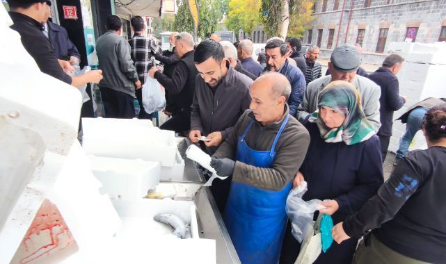Palamut tezgahlarda kapış kapış gitti