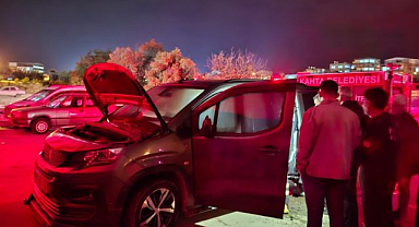 Park halindeki otomobil alev aldı!