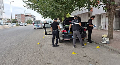 Park halindeki otomobil kurşunların hedefi oldu